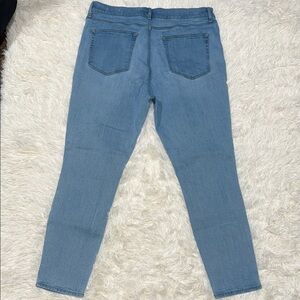 Size 12 LOFT Light Blue Skinny Jeans. Like New